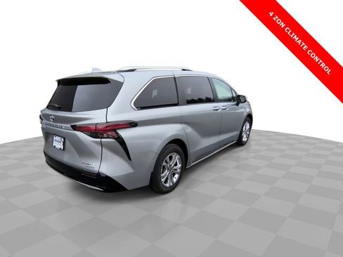 Used 2024 Toyota Sienna Platinum image 8