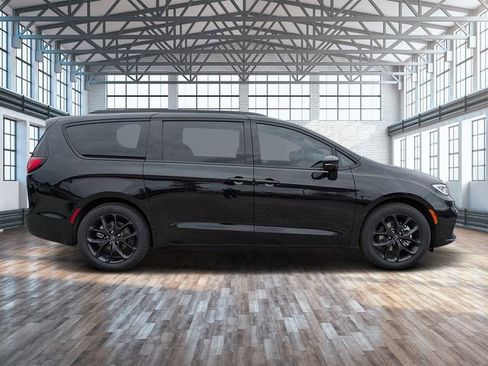 New 2026 Chrysler Pacifica Select w/ S Appearance Package image 3