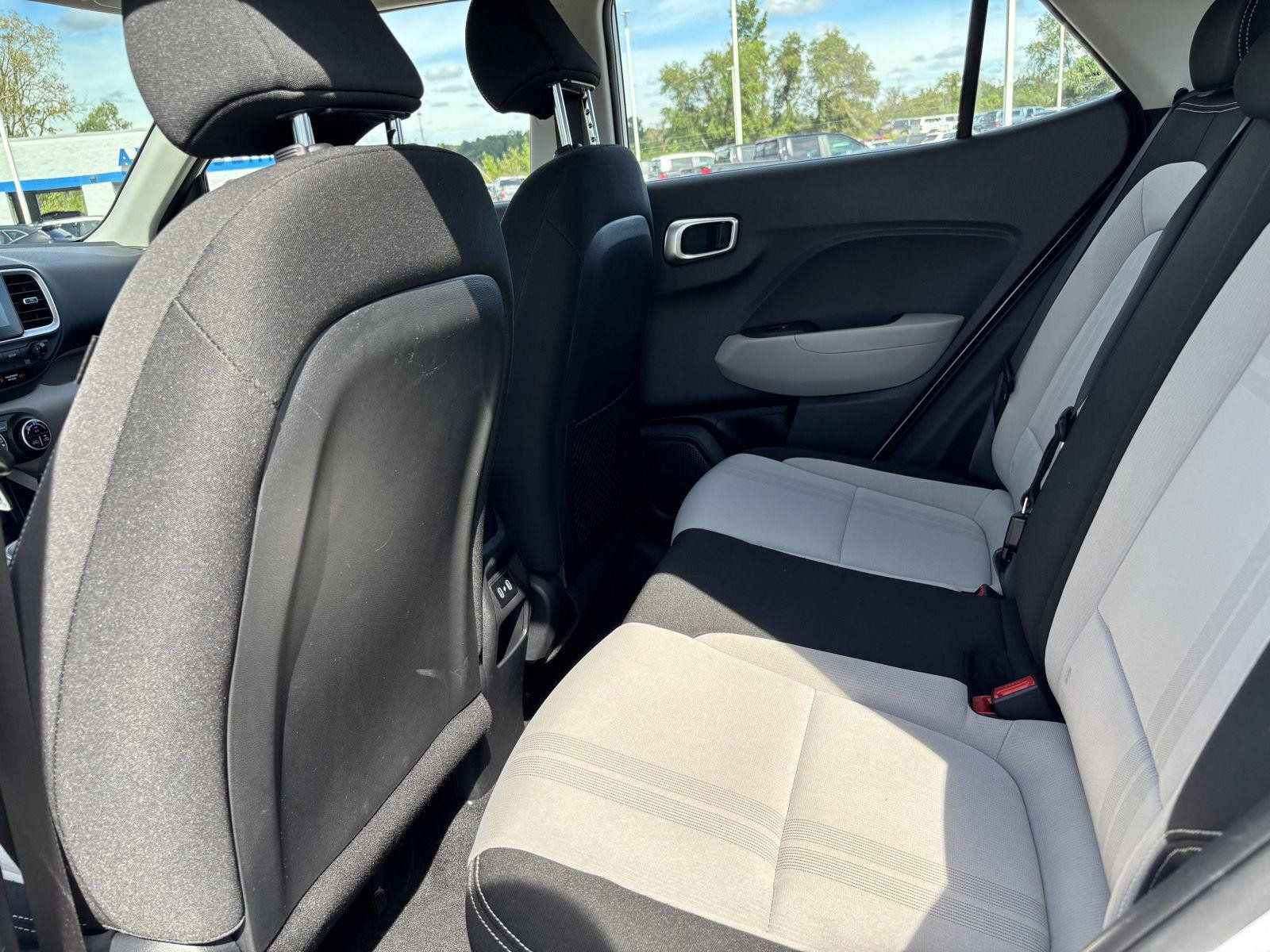 Used 2025 Hyundai Venue SEL FWD image 19