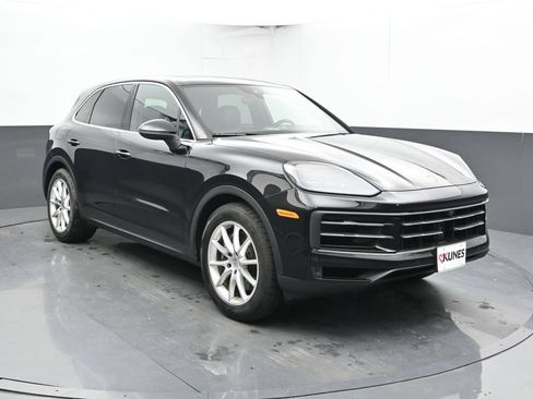 Used 2024 Porsche Cayenne AWD/4WD image 6