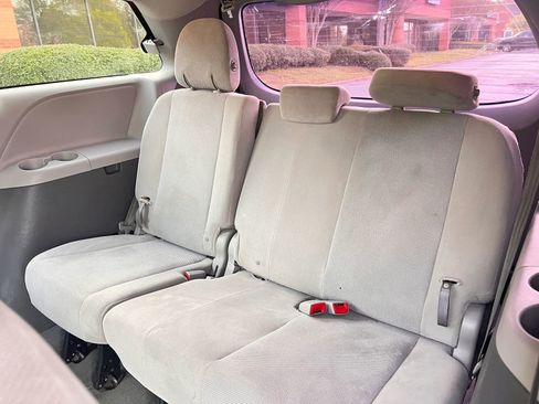 Used 2015 Toyota Sienna L image 15