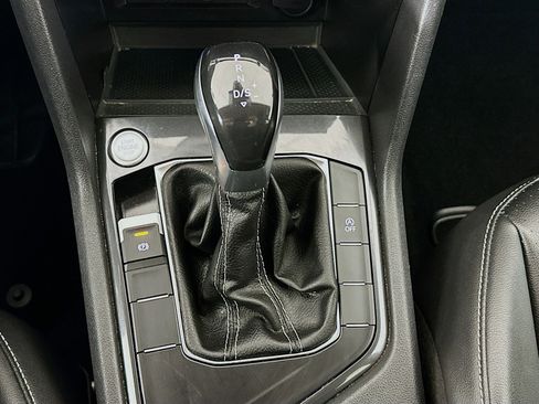 Used 2024 Volkswagen Tiguan SE FWD image 23