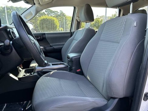 Used 2020 Toyota Tacoma SR5 RWD image 21