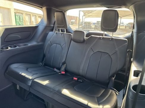 New 2026 Chrysler Pacifica Select image 13