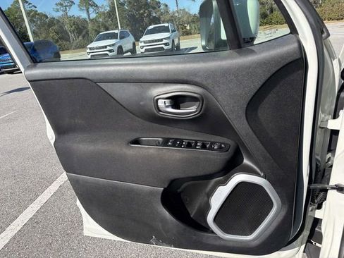 Used 2020 Jeep Renegade Latitude image 21