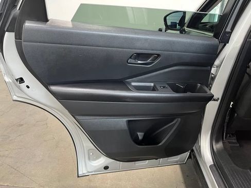 Used 2024 Nissan Pathfinder SV AWD/4WD image 19