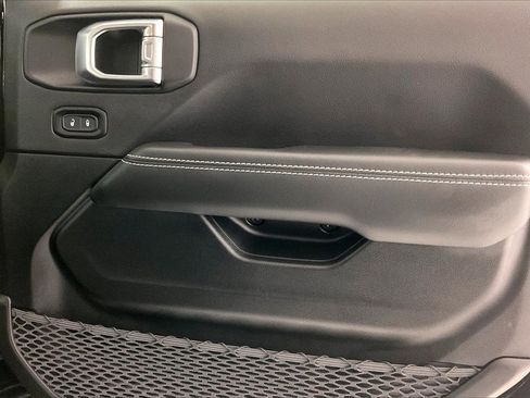 Used 2023 Jeep Wrangler Unlimited Sahara image 22