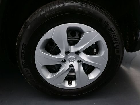 Used 2025 Toyota RAV4 LE AWD/4WD image 25