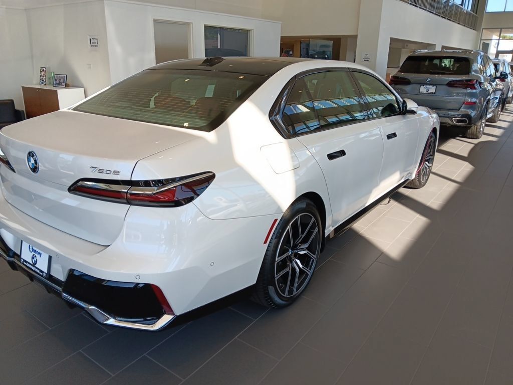 New 2026 BMW 750e xDrive AWD/4WD image 7