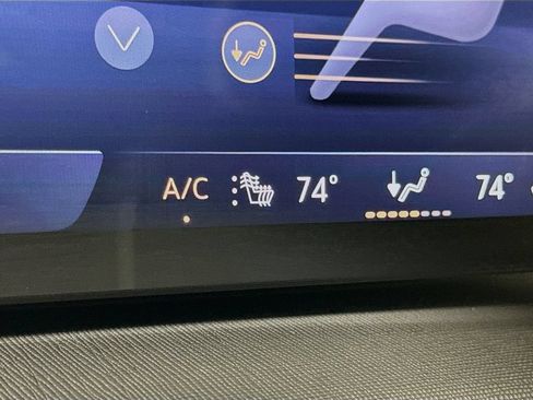 Used 2025 Buick Enclave Preferred AWD/4WD image 19