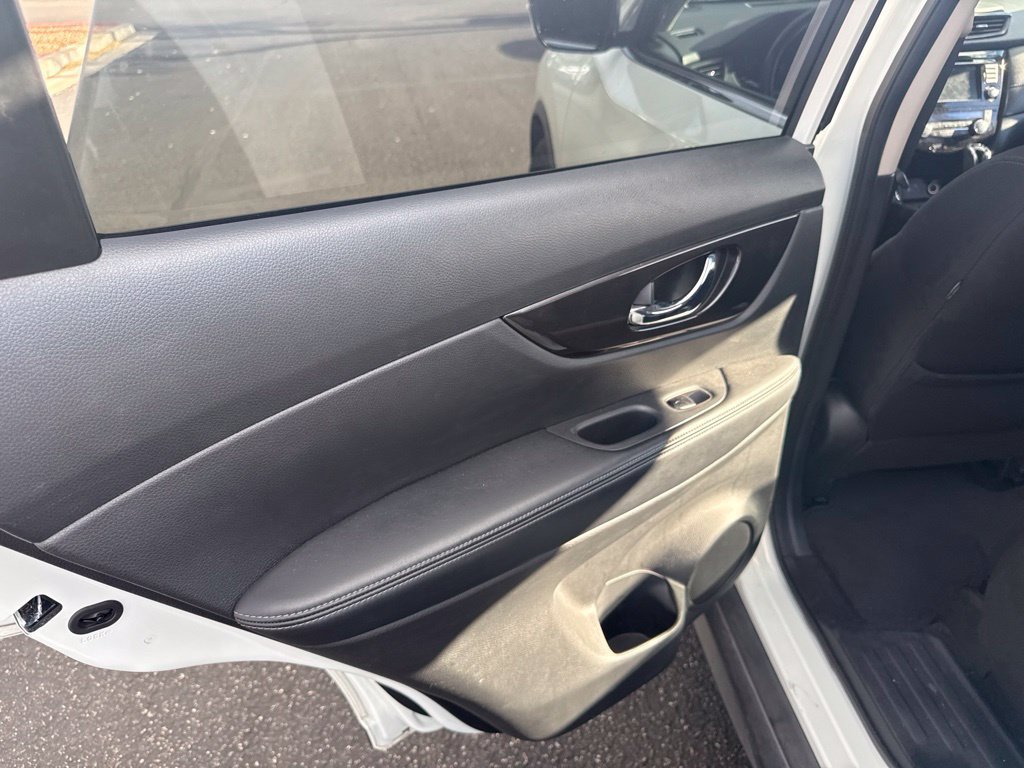 Used 2019 Nissan Rogue SV FWD image 18