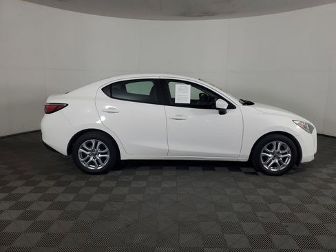 Used 2017 Toyota Yaris iA image 3