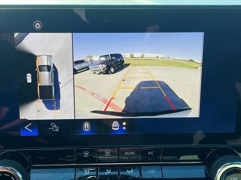 Used 2023 Chevrolet Colorado Trail Boss w/ Technology Package image 22