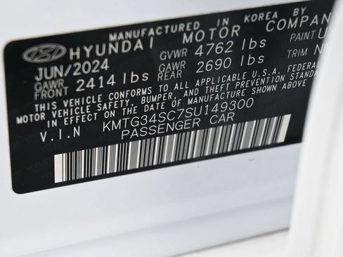 Used 2025 Genesis G70 2.5T RWD image 17