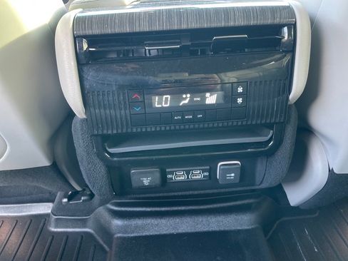 Used 2022 Jeep Wagoneer Series II image 19