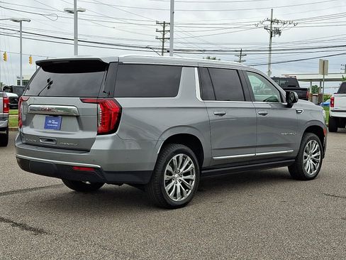 Used 2023 GMC Yukon XL Denali w/ Denali Reserve Package AWD/4WD image 11