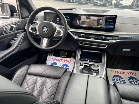 Used 2023 BMW X7 xDrive40i w/ M Sport Package image 30
