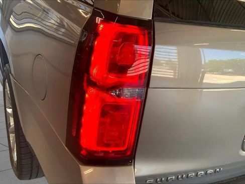 Used 2017 Chevrolet Suburban LT RWD image 27