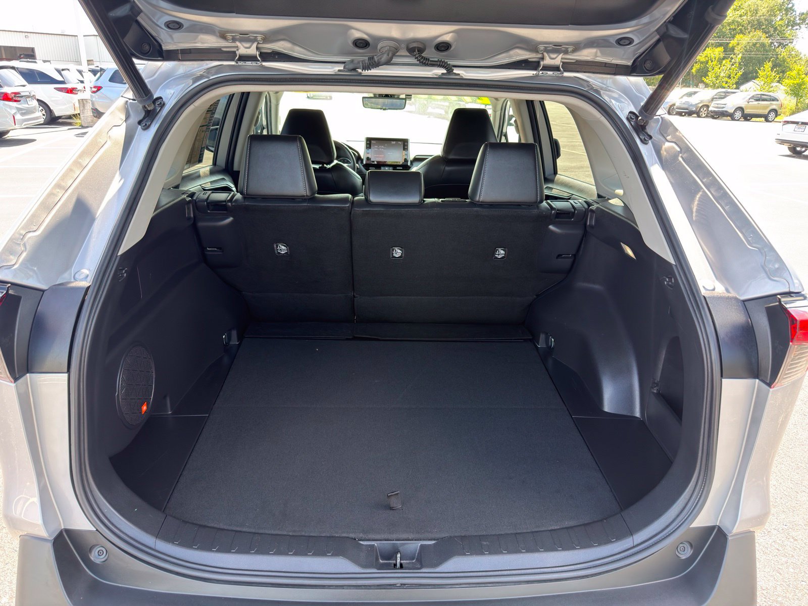 Used 2022 Toyota RAV4 XLE Premium AWD/4WD image 32