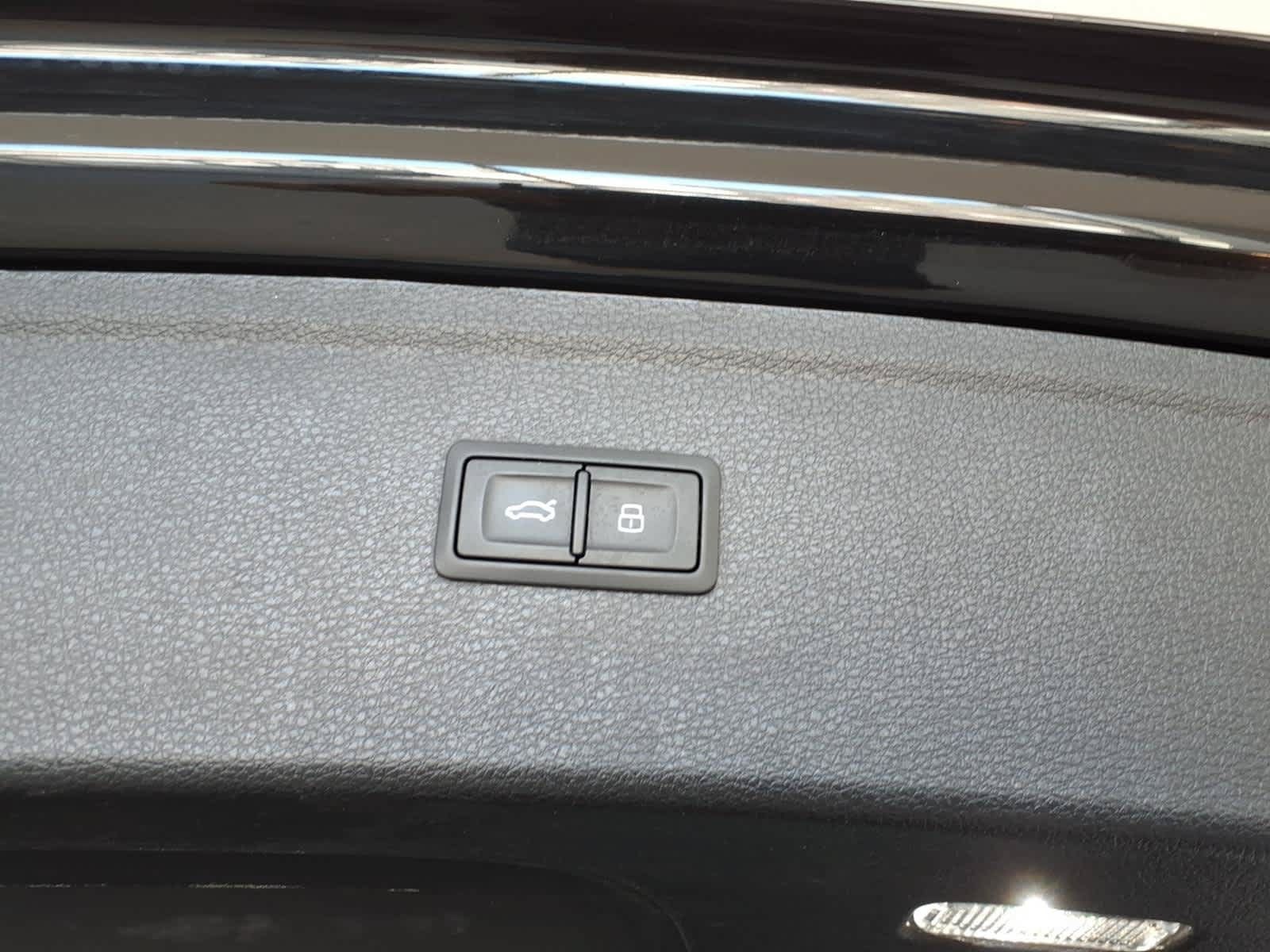 Used 2023 Audi Q5 2.0T Premium Plus w/ Premium Plus Package AWD/4WD image 12
