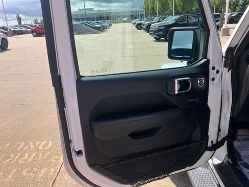 Certified 2018 Jeep Wrangler Unlimited Sahara AWD/4WD image 10