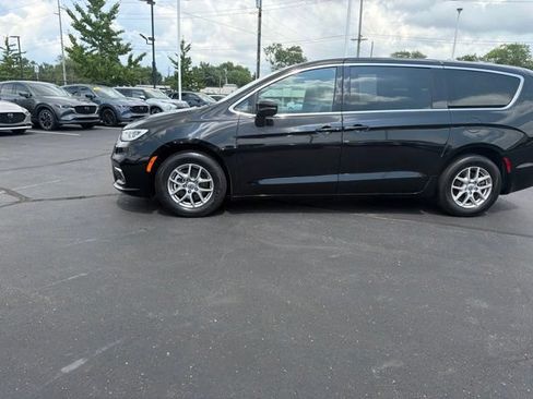 Used 2025 Chrysler Pacifica Select FWD image 20