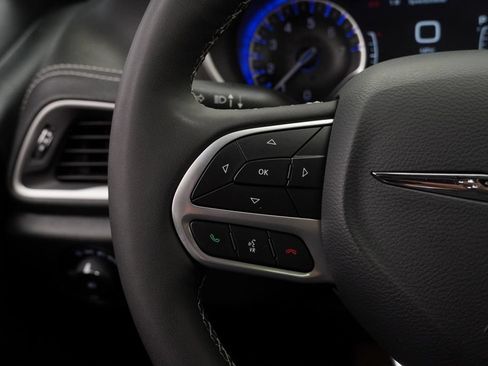 Certified 2025 Chrysler Pacifica Select AWD/4WD image 35