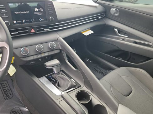 New 2026 Hyundai Elantra SE image 31