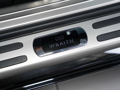 Used 2017 Rolls-Royce Wraith RWD image 34