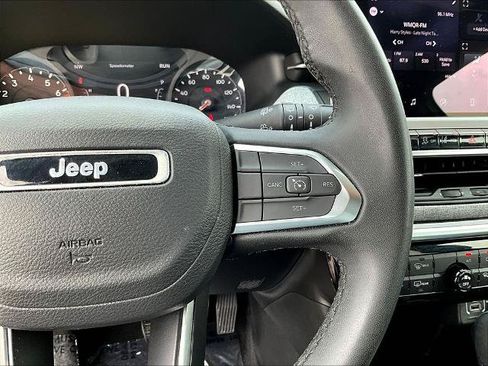 Used 2024 Jeep Compass Latitude AWD/4WD image 12