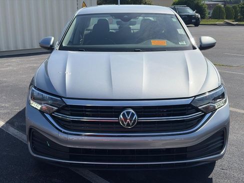Certified 2024 Volkswagen Jetta SE FWD image 2