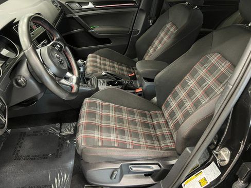 Used 2017 Volkswagen Golf S image 9