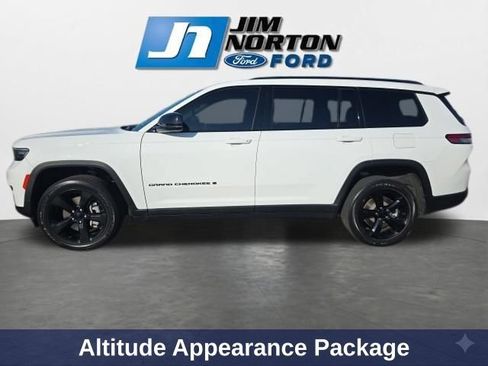 Used 2023 Jeep Grand Cherokee L Laredo AWD/4WD image 4