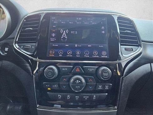 Used 2021 Jeep Grand Cherokee Laredo X RWD image 15