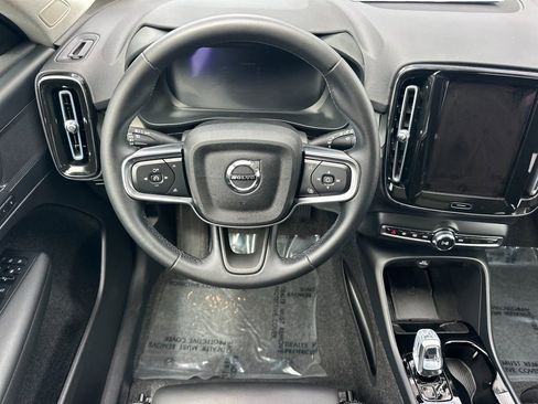 Certified 2025 Volvo XC40 B5 Plus AWD/4WD image 13