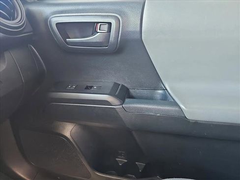 Used 2018 Toyota Tacoma SR image 13