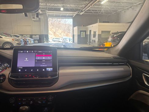 Used 2025 Jeep Compass Limited image 35