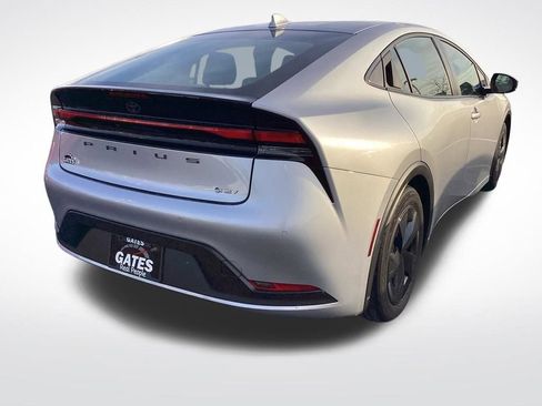 Used 2025 Toyota Prius LE image 11