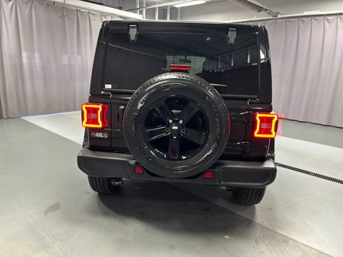 Used 2021 Jeep Wrangler Unlimited Sahara image 6