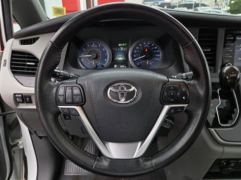 Used 2020 Toyota Sienna XLE FWD image 15
