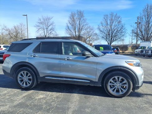 Used 2023 Ford Explorer XLT w/ Equipment Group 202A image 25