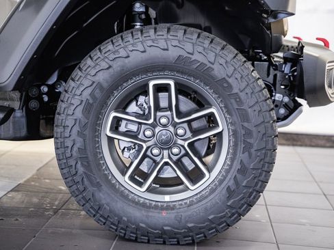 New 2026 Jeep Gladiator Mojave w/ Technology Group AWD/4WD image 18