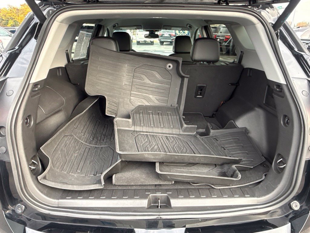 Used 2023 GMC Terrain SLT AWD/4WD image 16