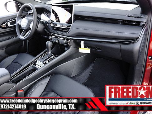 New 2026 Jeep Compass Latitude image 12