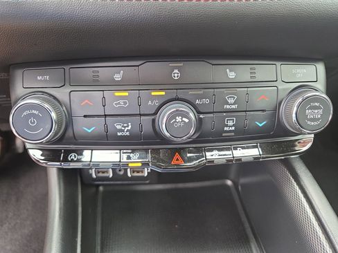 Used 2023 Dodge Durango GT image 29