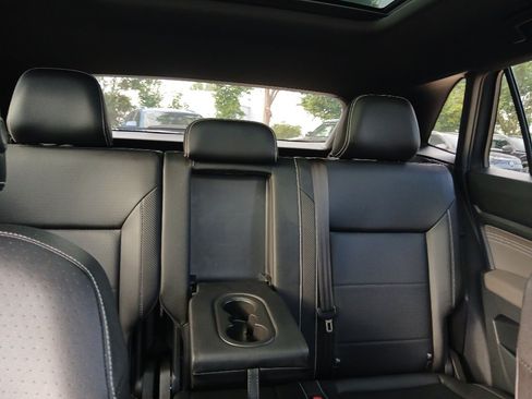 Used 2023 Volkswagen Atlas Cross Sport SE w/ Panoramic Sunroof Package FWD image 25