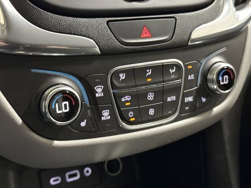 Used 2019 Chevrolet Equinox LT FWD image 16