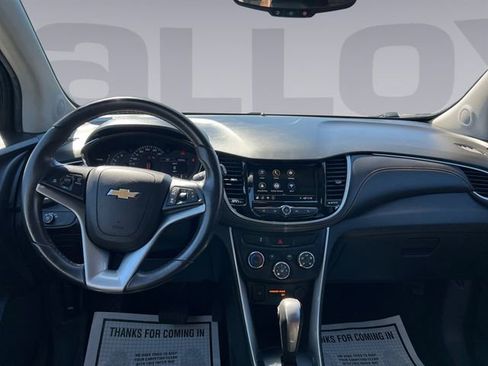 Used 2019 Chevrolet Trax LT w/ LT Convenience Package image 12