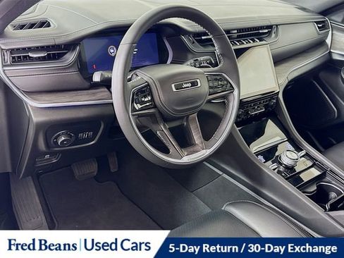 Used 2023 Jeep Grand Cherokee Overland w/ Luxury Tech Group IV AWD/4WD image 11