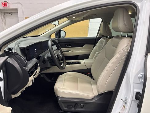 Used 2025 Nissan Murano SV AWD/4WD image 16